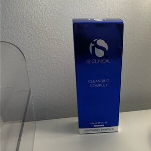 iS Clinical Cleansing Complex